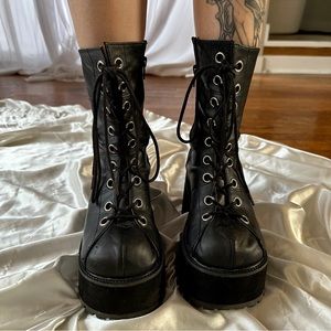 Demonia Ranger 301 platform ankle boots